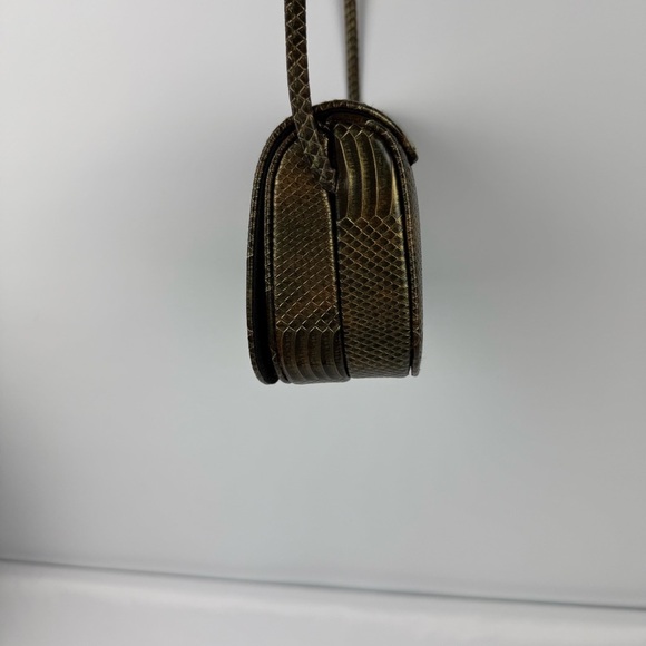 Vintage Faux Snakeskin Crossbody Purse – Gold Hardware, Magnetic Snap Closure - Picture 5 of 10